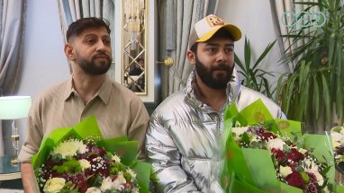Турецкие звезды Бурак Булут и Куртулуш Куш прибыли в туркменскую столицу
