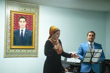 В Ашхабадской детской школе искусств прошел концерт к Международному дню защиты детей