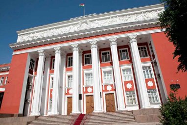 Сердар Бердымухамедов провел встречу с главами обеих палат парламента Таджикистана