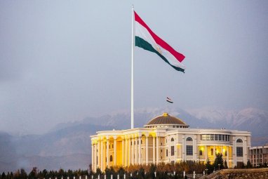 В Таджикистане празднуют День Государственного флага