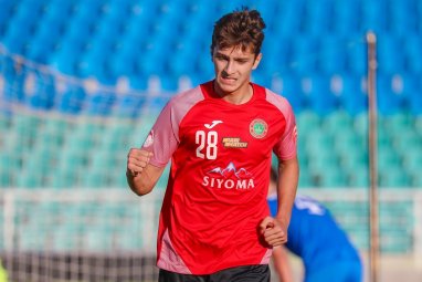 Футболист из Таджикистана будет выступать в Португалии