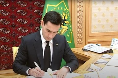 Сердар Бердымухамедов подписал Закон Туркменистана «О городе Аркадаг»