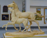 В Академии художеств Туркменистана проходит выставка к Дню туркменского скакуна