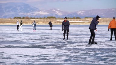 Впервые за 7 лет замерзло озеро Севан в Армении