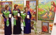 Fotoreportaž: Türkmenistanda köp çagaly enelere «Ene mähri» diýen adyň gowşurylyş dabarasy boldy