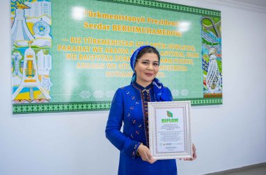 Aşgabat şäher baş bilim müdirliginiň diwarlygy KidsExpo sergisinde birinji orny eýeledi