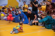 KidsExpo: Marathon of fast crawling babies