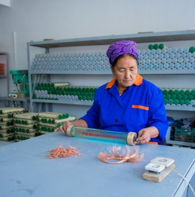 ГП «Небитмаш» реализует предохранители и изоляторы различных видов для электротехнической промышленности Туркменистана