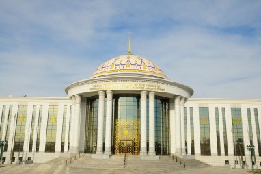 В Туркменистане впервые студенты-платники получат дипломы без отработки