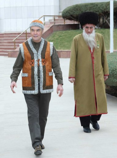 Гурбангулы Бердымухамедов встретился с имамом главной мечети Марыйского велаята