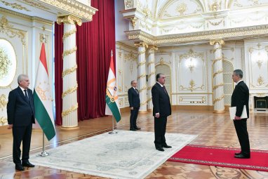 Посол Туркменистана вручил верительные грамоты Президенту Таджикистана
