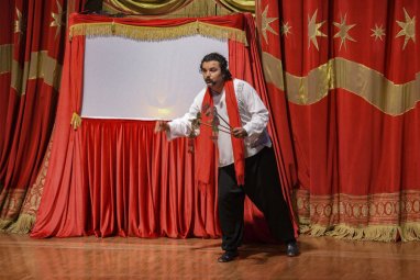 Aşgabatda Kölegeler teatrynyň döredijilik topary çykyş etdi