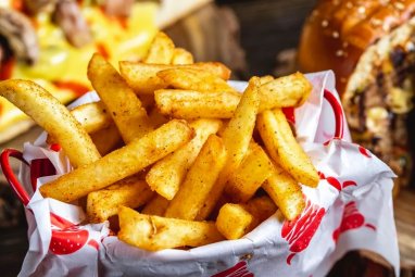 UK to ban junk food ads on TV to help children's health