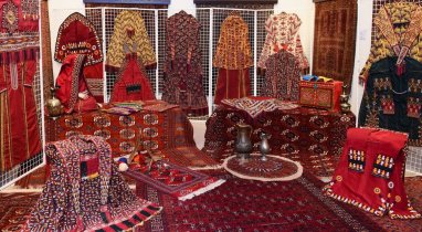 В Ереване открылась выставка туркменского искусства и музейных ценностей