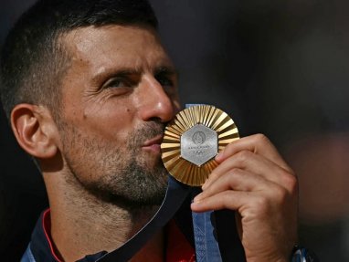 Novak Djokovic, 2024 Paris Olimpiyatlarında tek erkeklerde şampiyon olarak altın madalyayı kazandı