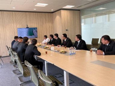 Туркменская делегация ознакомилась с техническими возможностями Бакинского порта