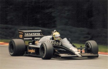 Ayrton Senna'nın yarıştığı F1 arabası eritilerek özel bir saate dönüştürüldü