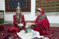 Competition among carpet weavers at the National Museum of the Turkmen Carpet