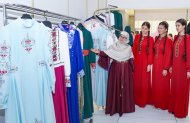 Aşgabatda türkmen-eýran moda we dokma önümleri sergisiniň açylyşy geçirildi