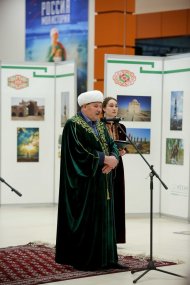 Sankt-Peterburgda açylan «Türkmenistan Beýik Ýüpek ýolunyň ýüregi» atly sergiden fotoreportaž