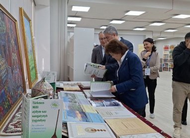 В научной библиотеке вуза Астаны прошла выставка в честь 32-летия независимости Туркменистана