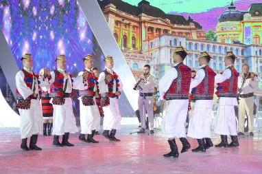 Румынский ансамбль продолжит свои выступления в Ашхабаде