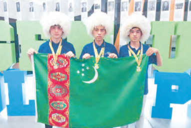 Туркменские школьники завоевали 3 золотые медали Международной олимпиады Genius-2023 в Рочестере