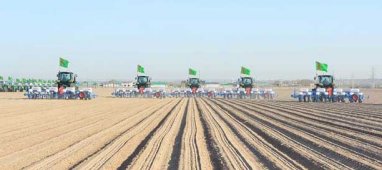 Хлопкоробы Ахалского велаята Туркменистана начали подготовку к весеннему севу