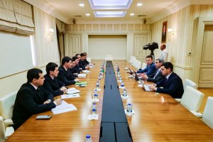 Главы железнодорожных ведомств Туркменистана и Азербайджана обсудили сотрудничество