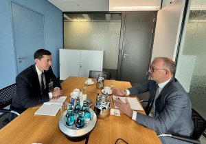 Türkmenistanyň Germaniýadaky konsuly «Deutsche Bank AG» bankynyň ýolbaşçylary bilen gepleşik geçirdi