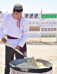 Fotoreportaž: Türkmenistanda pagta ýygymyna girişildi