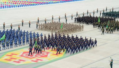 Ашхабад готовится к военному параду в честь 32-летия независимости Туркменистана