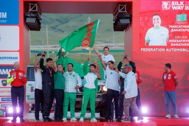 Türkmen yarışçılar, İpek Yolu Rallisi’nin genel sıralamasında gümüş ve bronz madalya kazandı
