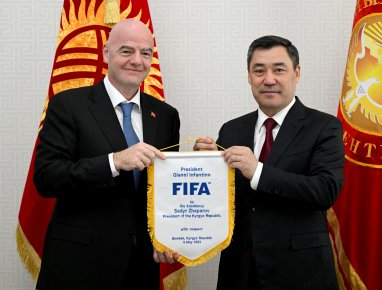 Садыр Жапаров принял президента ФИФА Джанни Инфантино