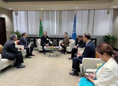 Turkmen delegation in Bangkok met with the Executive Secretary of ESCAP