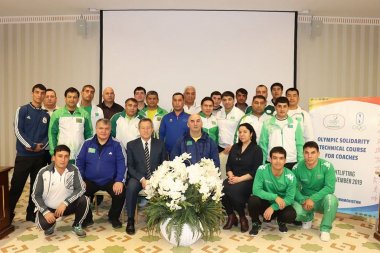 Fotoreportaž: Aşgabatda agyr atletika boýunça halkara seminar badalga aldy