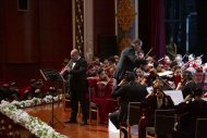 Концерт с участием итальянского композитора и дирижера Клаудио Ванделли состоялся в Ашхабаде