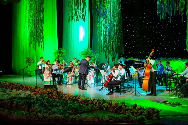 В Ашхабаде прошел концерт оркестра Тахира Атаева «Ода женщинам»