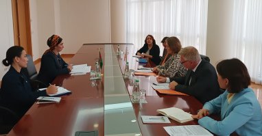 В МИД Туркменистана прошла встреча с Региональным директором ЮНФПА