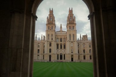 Oxford lowers pass mark to boost diversity