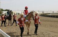 Spring racing season starts in Turkmenistan