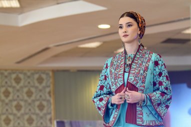 The second day of the fashion show under the auspices of UNESCO was held in Ashgabat