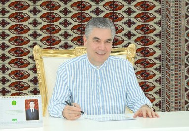 Гурбангулы Бердымухамедов отметил успехи туркменского алабая «Ак дост» в турнире «Среднеазиатская овчарка»