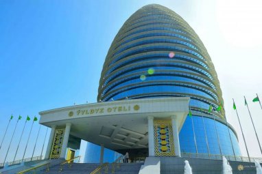Türkmenistan'da, turizmin gelişmesinin yönlerini ve fırsatlarını ele alan uluslararası bir konferans düzenlendi