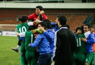 Arkalaşygyň Kubogy - 2015:  Türkmenistanyň we Täjigistanyň toparlarynyň arasyndaky çärýek final duşuşygyndan suratly fotoreportaž 