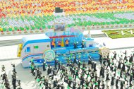 Фоторепортаж: В Туркменистане состоялся военный парад в честь Дня независимости