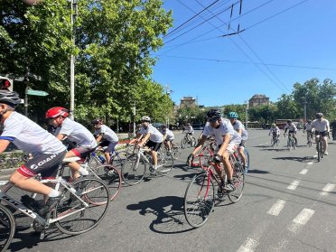 Посольство Туркменистана организовало велопробег по центру Еревана