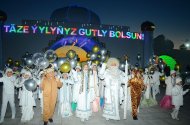 Фоторепортаж:в велаятских центрах Туркменистана зажглись новогодние ёлки