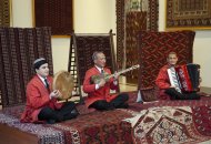 Конкурс среди ковровщиц в Национальном музее туркменского ковра