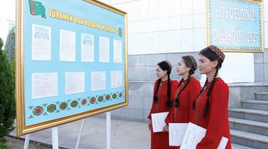 Абитуриенты Туркменистана готовятся к вступительным экзаменам